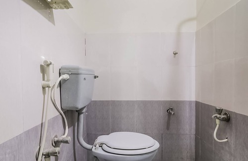 Aarey Colony Hotel | Capital O 44162 Royal Palms Hotel - Rose Collection