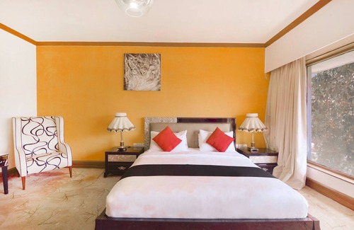 Aarey Colony Hotel | Capital O 44162 Royal Palms Hotel - Rose Collection