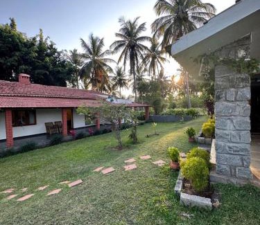 Masinagudi Bed & Breakfast | Captain's Cabin