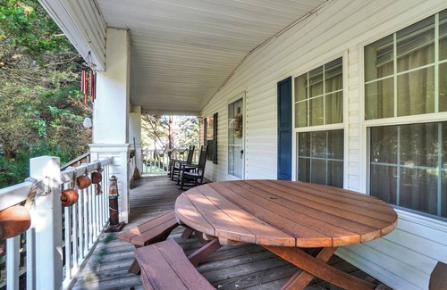 Bowers Beach House | Captain's Cottage- Walking distance to beach, 10 Mins to DE Turf