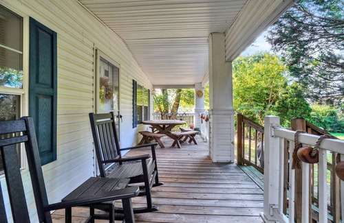 Bowers Beach House | Captain's Cottage- Walking distance to beach, 10 Mins to DE Turf