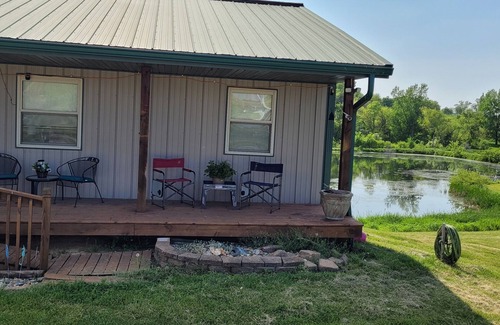 Illinois City House | Captain's Cove is a county getaway with private ponds for all of life's moments!