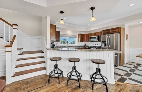 Chincoteague House | Captain's Rest - Lovely Waterfront on Marsh Island!