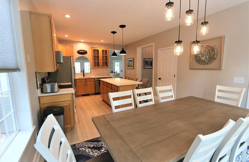 Arundel on the Bay House | Captain's Retreat! Newly Renovated - few steps from the beach!