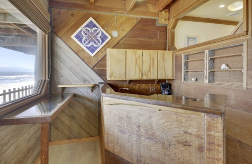 La Selva Beach House | Captain’s Cove – Ocean Views, Hot Tub & Private Beach Access