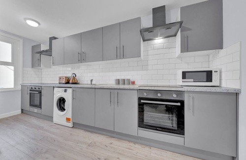 Hillingdon Apartment | Captivating 1-bed Studio in West Drayton