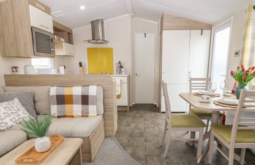 Malltraeth Cottage | CARAVAN AT BODERW, family friendly, with a garden in Llangefni