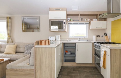 Malltraeth Cottage | CARAVAN AT BODERW, family friendly, with a garden in Llangefni