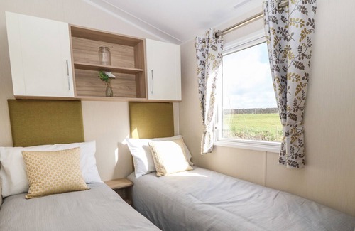 Malltraeth Cottage | CARAVAN AT BODERW, family friendly, with a garden in Llangefni
