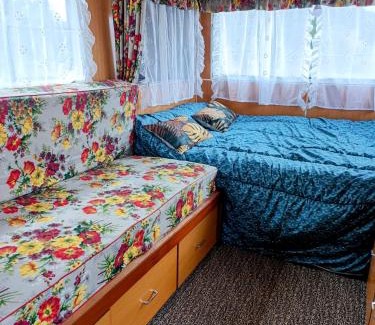 Sauvessanges Other | Caravane Vintage insolite avec jacuzzi au calme