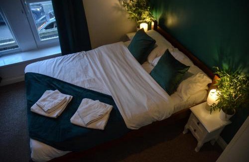 Adamsdown Apartment | CARDIFF City Centre 3 Bed Apartment, 5 minutes walk to City Centre