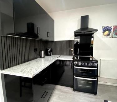 Plasnewydd Apartment | Cardiff City Studio Sleeps 4