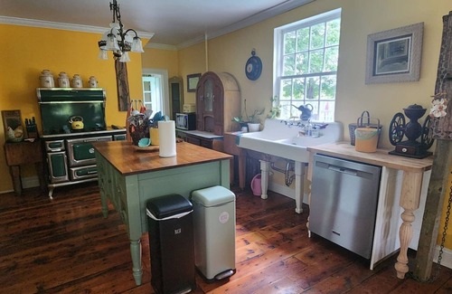 Montgomery House | Cardinal Farm-The Wren Room