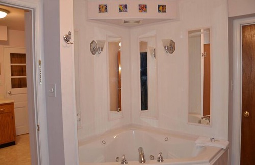 Luray Hotel | Cardinal Inn