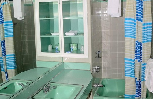 Luray Hotel | Cardinal Inn