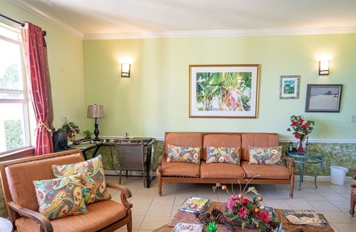 Estate Rust Up Twist House | Caribbean View, Double Queen Beds, plenty of Island Charm
