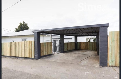 Newstead House | Carinya Charming Newstead home