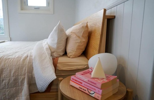 Newstead House | Carinya Charming Newstead home