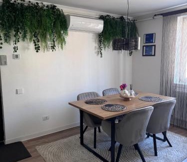 Hunedoara Apartment | Caris Home