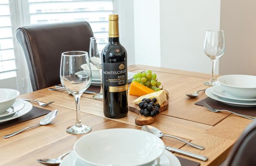 Keswick Apartment | Carlton 2 a large modern Keswick appt with parking