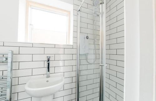 Saint Paul's Apartment | Carmen Eco-Pod/Treehouse, Close to Cabot Circus
