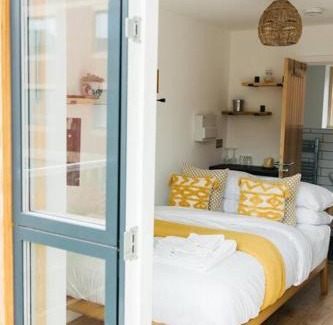 Saint Paul's Apartment | Carmen Eco-Pod/Treehouse, Close to Cabot Circus
