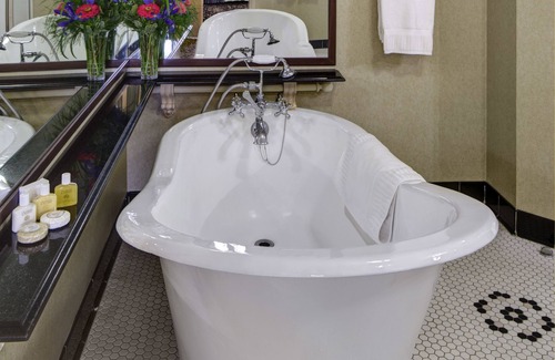 Johnson City Hotel | Carnegie Hotel & Spa
