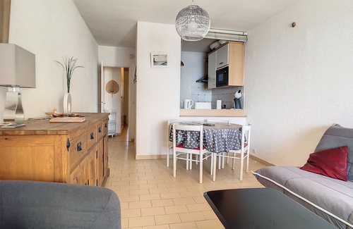 Carnon-Plage Apartment | Carnon F2 Seafront with Private Garage
