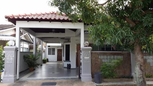 Tanjong Bidara House | Carols Guesthouse near Jonker and Satay Celup