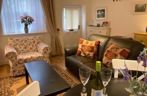 Eyam House | Carr’s cottage Eyam Peak District,