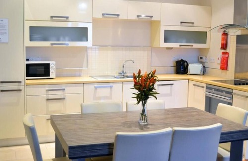 Cortober Hotel | Carrick Plaza Suites & Apartments