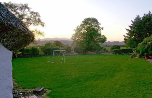 Kilbrien Cottage | CARTHY'S COTTAGE, pet friendly in Dungarvan, County Waterford