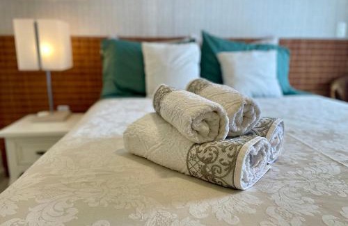 Itacolomi House | Casa 02 SUÍTES, 15km Beto Carrero e 700m da PRAIA - Estacionamento - Area de LAZER privativa com Churrasqueira - Wi-Fi e Cozinha COMPLETA