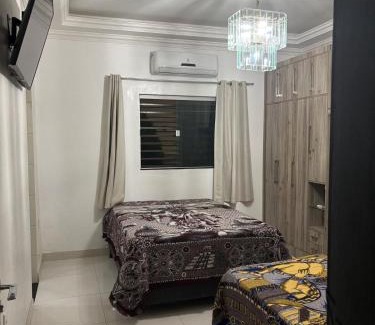 Val-de-Caes House | Casa 3 quartos,1 suite, 3 camas casal,3 camas solteiro,1 banheiro social, quintal, área de serviço, garagem