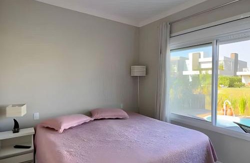 Capao da Canoa House | Casa 4 Suítes com piscina Fundos Lago-Ilhas Resort