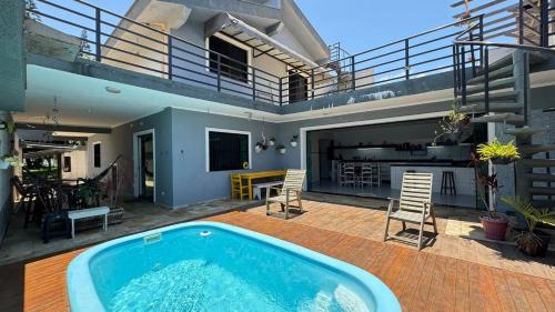 Cidade Nova Peruibe House | Casa a 300 metros Praia, 5 quartos, com área Gourmet , Mirante, Piscina, churrasqueira e ar condionado em 2 quartos