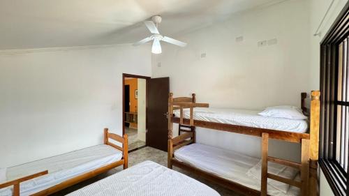 Cidade Nova Peruibe House | Casa a 300 metros Praia, 5 quartos, com área Gourmet , Mirante, Piscina, churrasqueira e ar condionado em 2 quartos