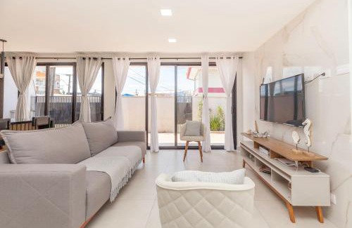 Matinhos House | Casa a 700m da Praia com Piscina Aquecida e Churrasqueira