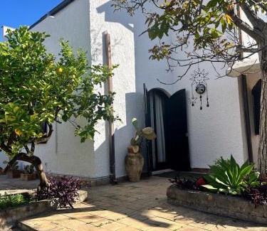 Recanati Apartment | Casa accanto alla spiaggia con giardino e quiete