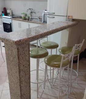Jardim California House | Casa aconchegante com ar condicionado para família em condomínio