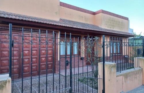 Chascomus House | Casa amarilla