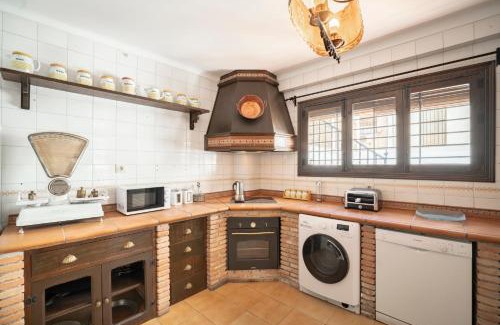 Illora Apartment | Casa amplia y acogedora con chimenea en Íllora