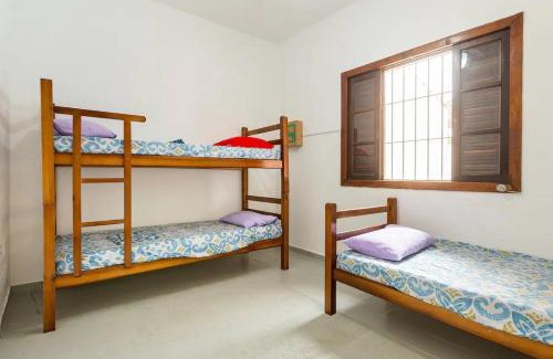 Itanhaem House | Casa até 13 pessoas, Praia de Gaivotas, Itanhaém, piscina,300MB WiFi, churrasqueira