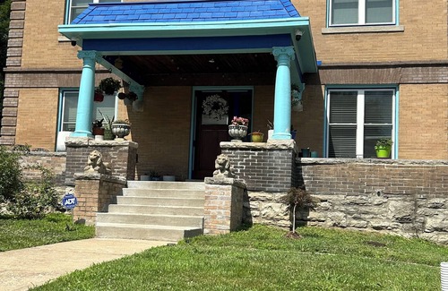 Westport House | CASA AZUL DE VIDA. 1 min next to the Street Car.