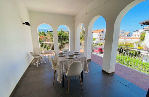 Pizzo Apartment | Casa Buganville, Luminoso Appartamento a Pochi Passi dal Mare!