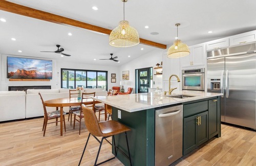 Sherwood Heights House | Casa Camelback | 3BR+Bunkhouse | Heated Pool & Hot Tub