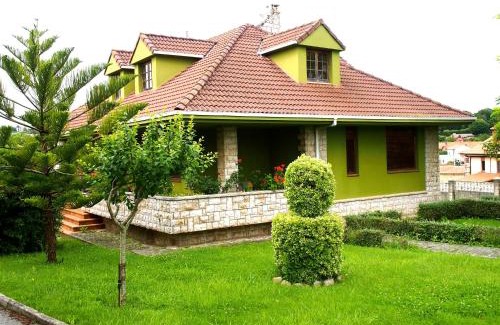 Alfoz de Lloredo House | Casa Camelia