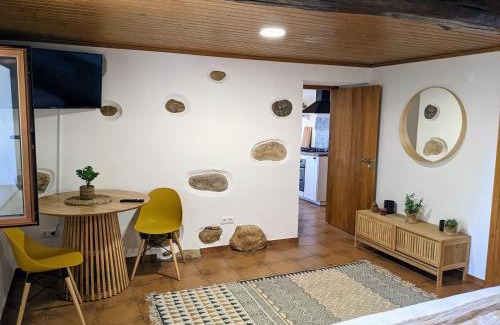 Lousa Apartment | Casa Canela apartment and pool.