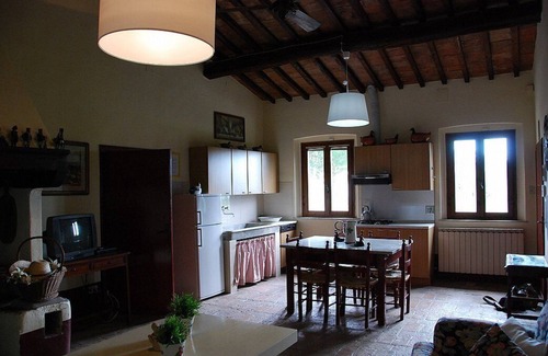 Castelfiorentino House | Casa Cassiodoro A: A characteristic age-old farm house surrounded by vineyards and olive groves, with Free WI-FI.