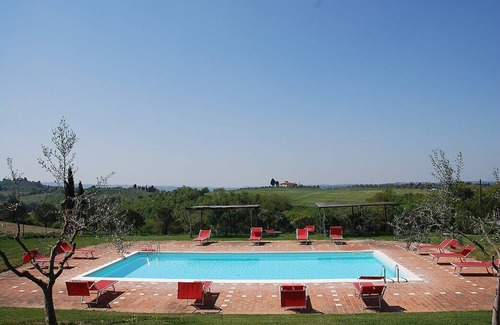 Castelfiorentino House | Casa Cassiodoro A: A characteristic age-old farm house surrounded by vineyards and olive groves, with Free WI-FI.